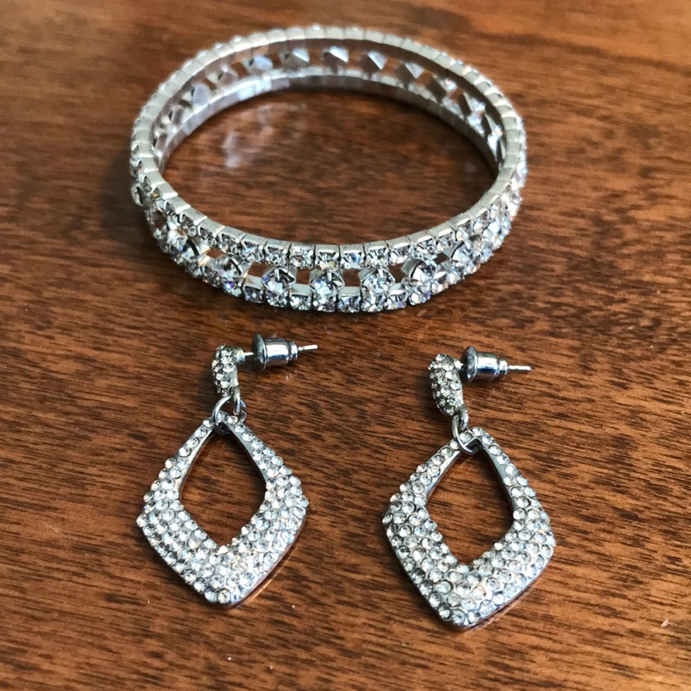 Bracelet and earrings set